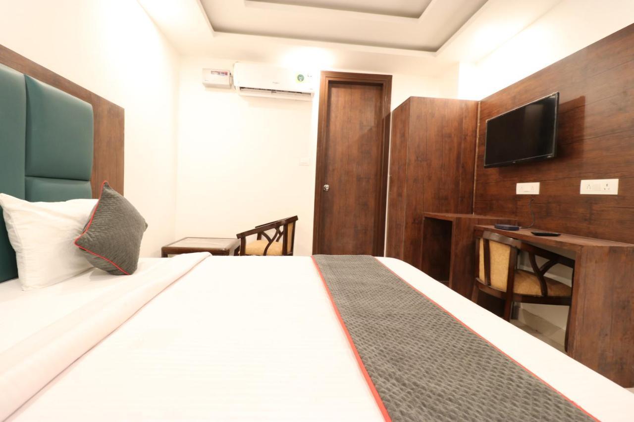 Hotel Krone A Family Hotel Near Igi Airport Delhi 뉴델리 외부 사진