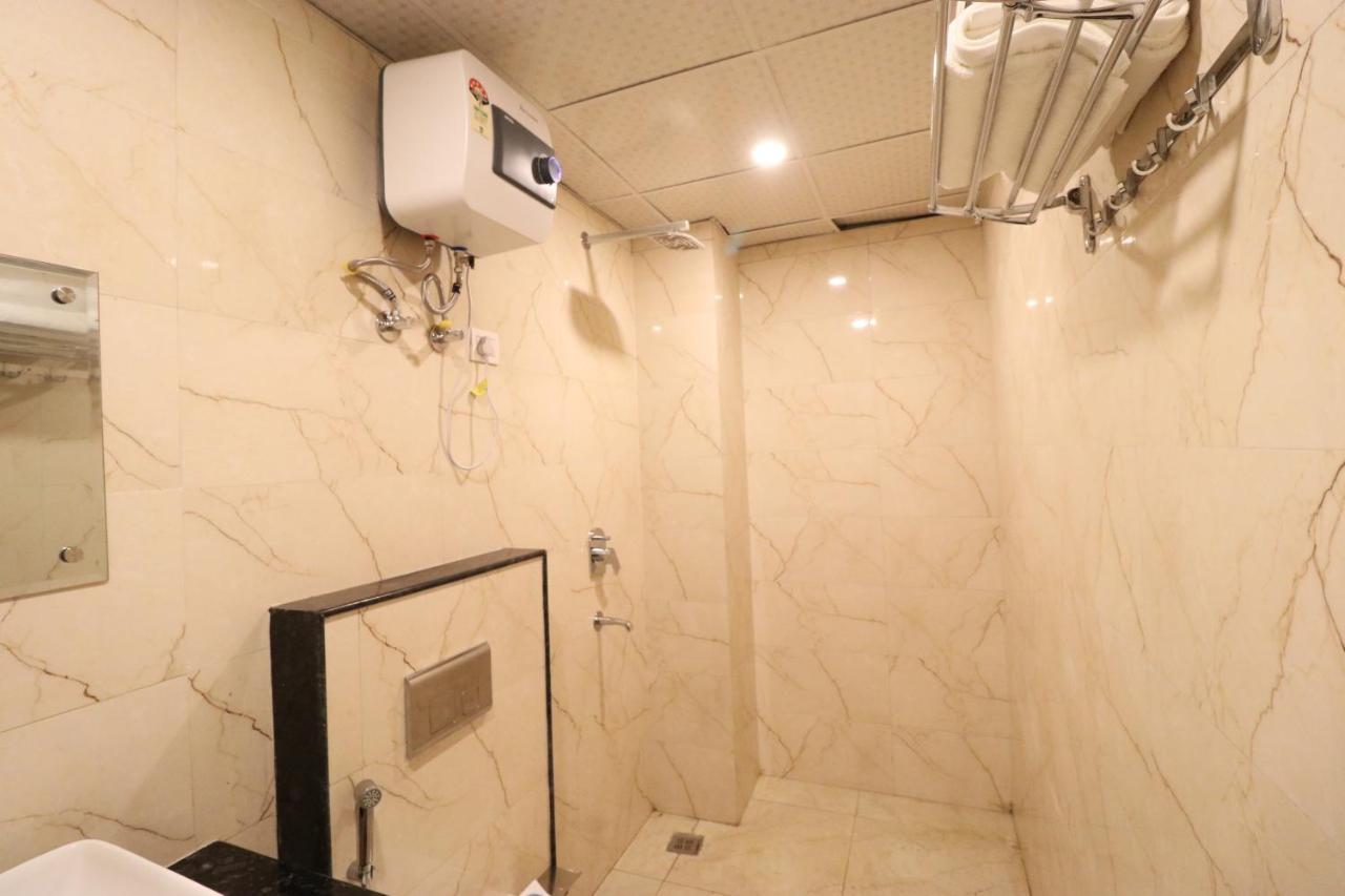 Hotel Krone A Family Hotel Near Igi Airport Delhi 뉴델리 외부 사진
