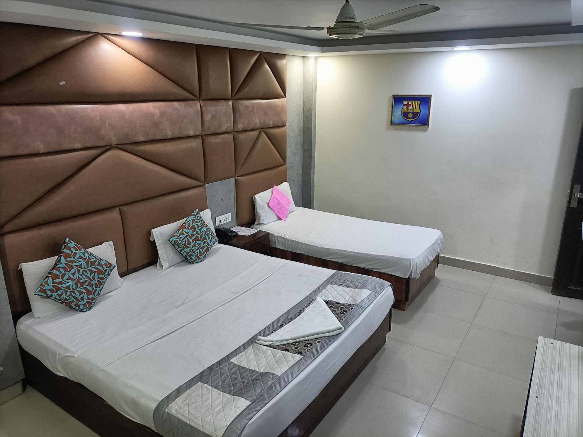 Hotel Krone A Family Hotel Near Igi Airport Delhi 뉴델리 외부 사진