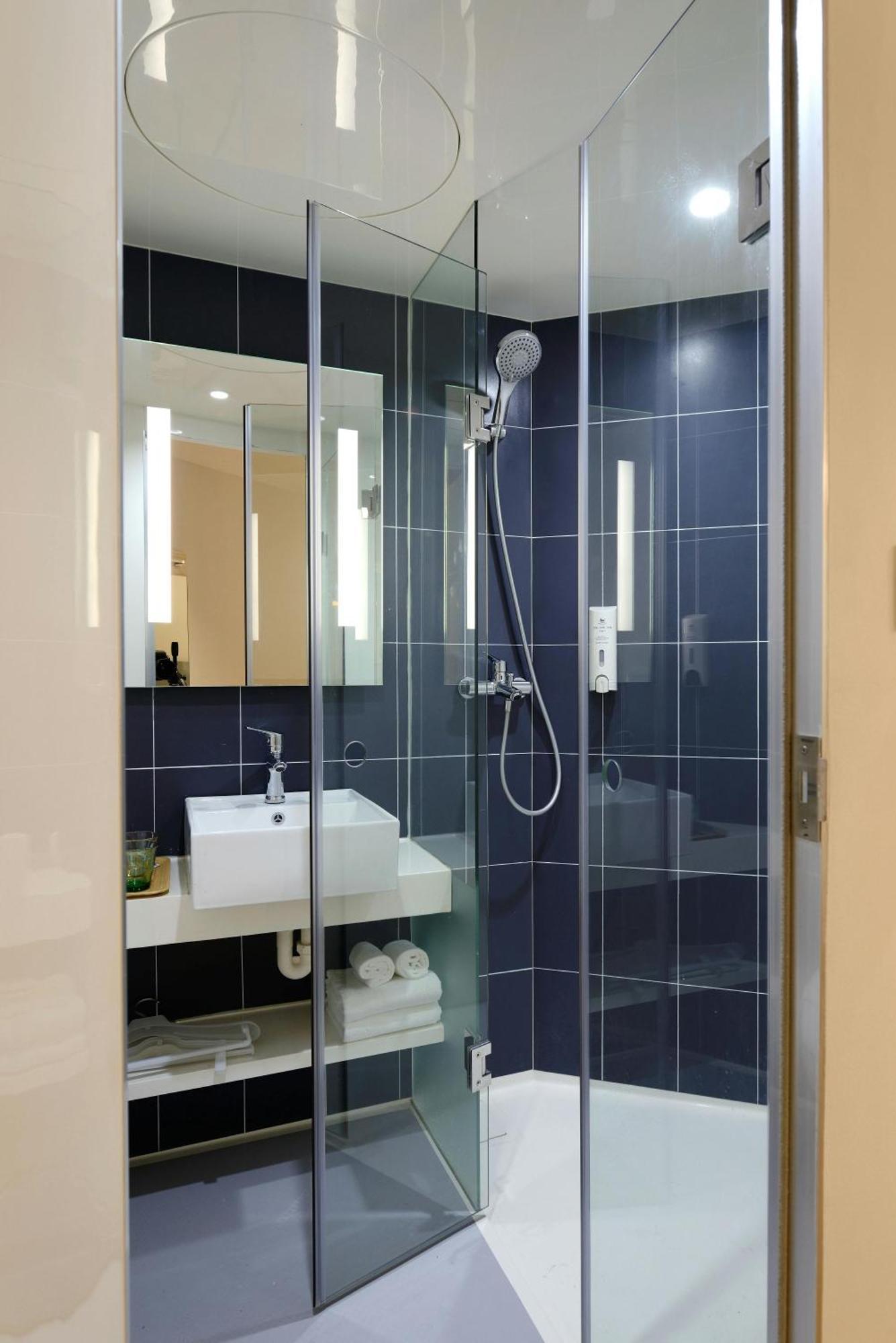 Hotel Krone A Family Hotel Near Igi Airport Delhi 뉴델리 외부 사진