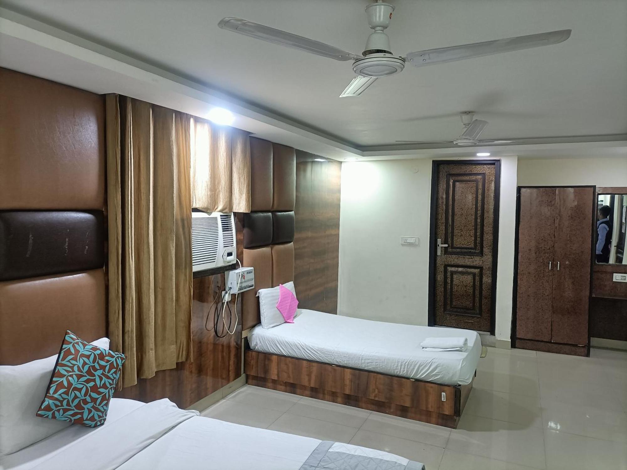 Hotel Krone A Family Hotel Near Igi Airport Delhi 뉴델리 외부 사진